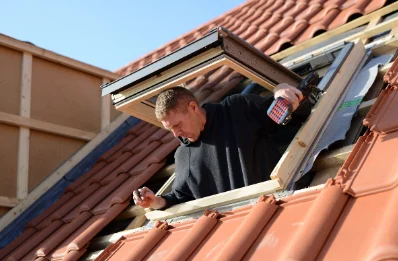 Pose de fenêtres de toit Velux à Larrau